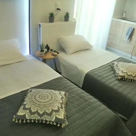 Michail Chania δίπλα στην παραλία της πόλης Chania (Crete)