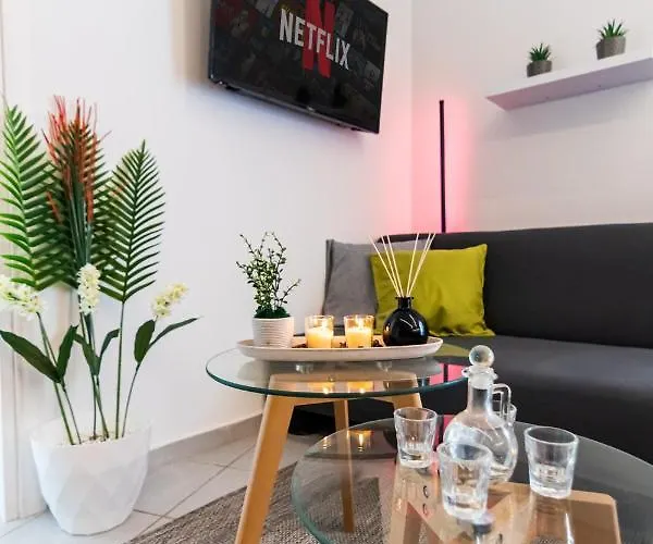 Michail Chania δίπλα στην παραλία της πόλης 아파트 *