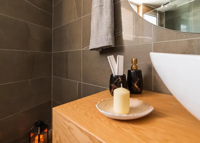 Michail Chania δίπλα στην παραλία της πόλης Ханья