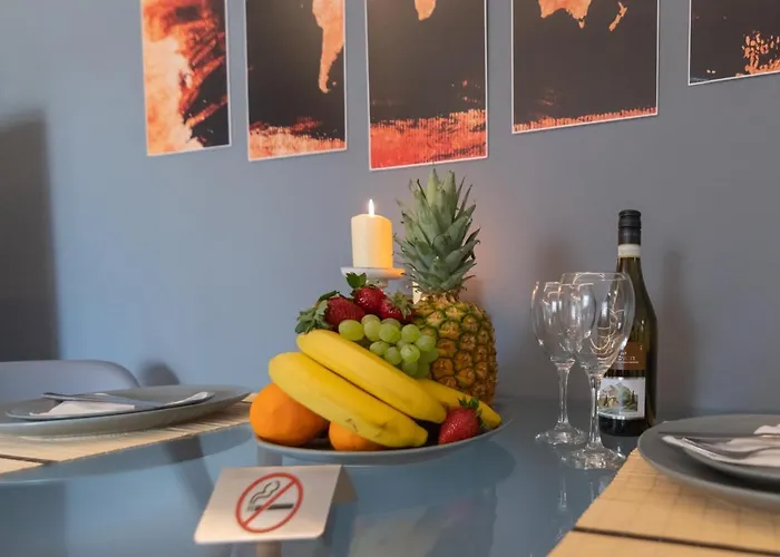 Michail Chania δίπλα στην παραλία της πόλης * Ханья