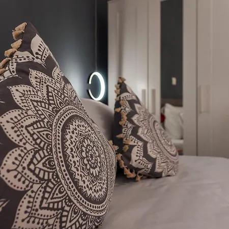 Michail Chania δίπλα στην παραλία της πόλης *