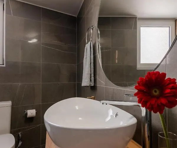 Michail Chania δίπλα στην παραλία της πόλης * Chania (Crete)